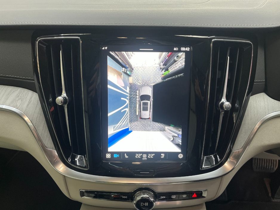 2025 Volvo V60