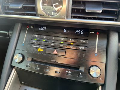 2017 Lexus IS 300h