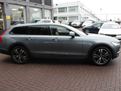 2021 Volvo V90 Cross Country