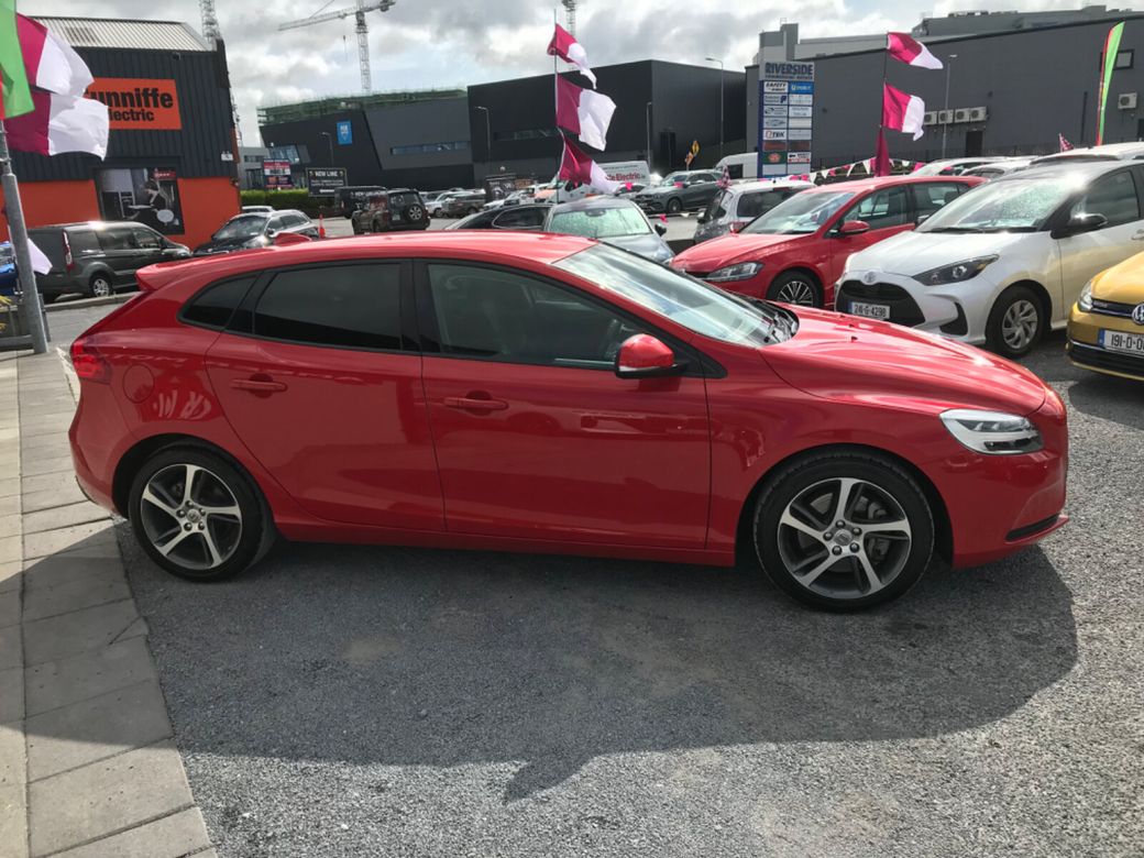2018 Volvo V40