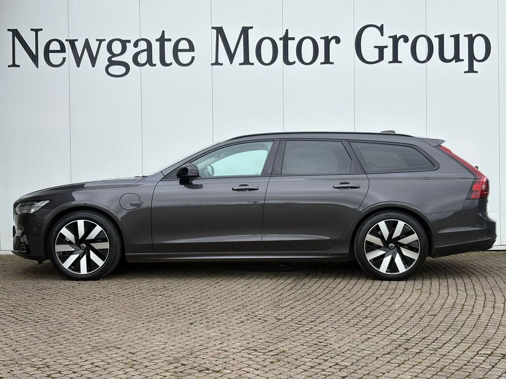 2025 Volvo V90
