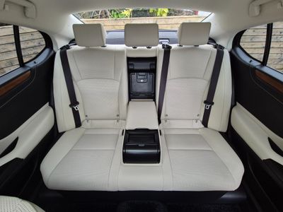 2023 Lexus ES 300h