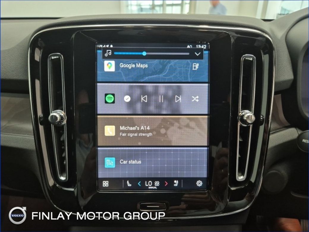 2025 Volvo XC40