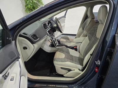 2018 Volvo V40