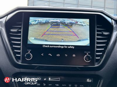 2025 White Isuzu D-MAX