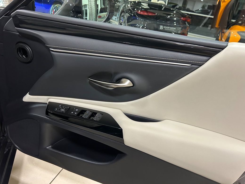 2023 Lexus ES 300h