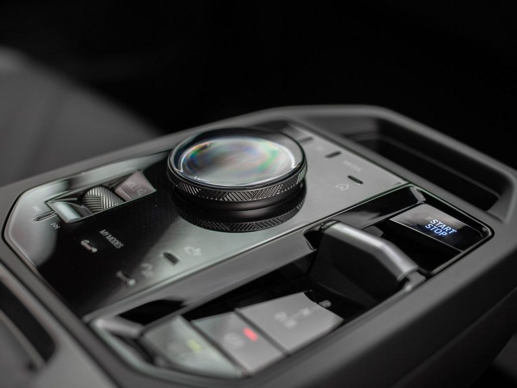 2025 BMW iX