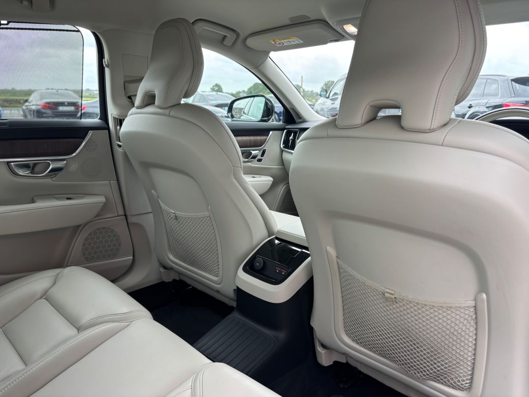 2022 Volvo S90