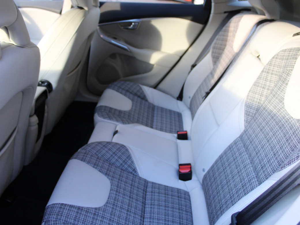 2018 Volvo V40