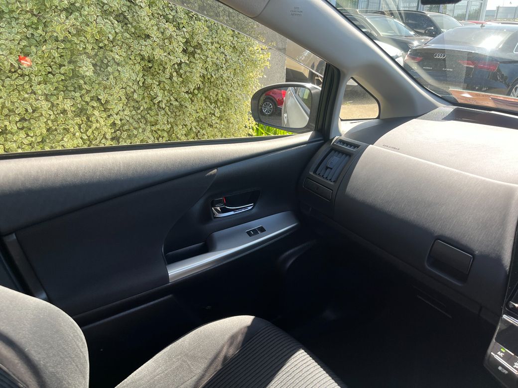 2019 Toyota Prius Alpha