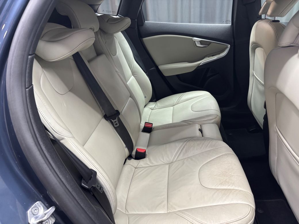 2017 Volvo V40