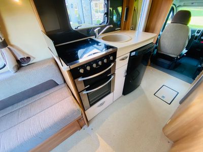 2014 SWIFT  SUNDANCE 584PR 4 BELT 4 BERTH R.H.D 