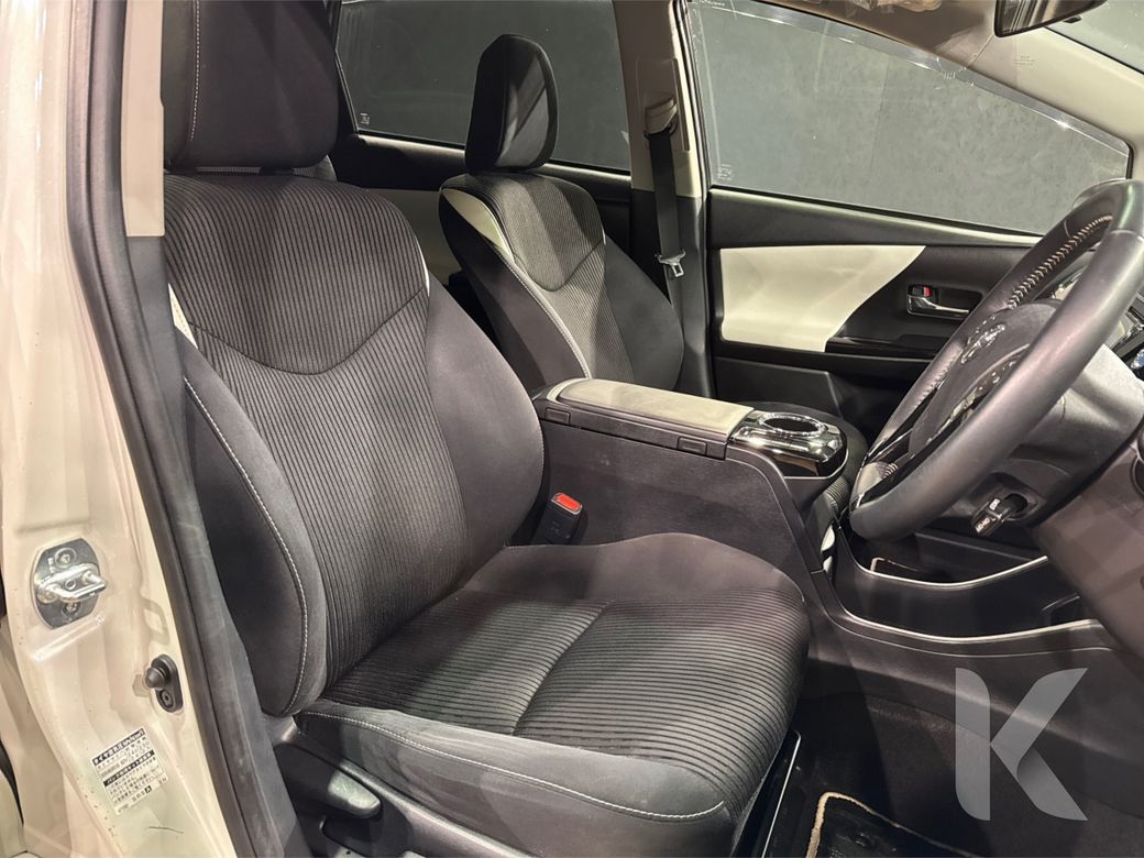 2021 Toyota Prius Alpha