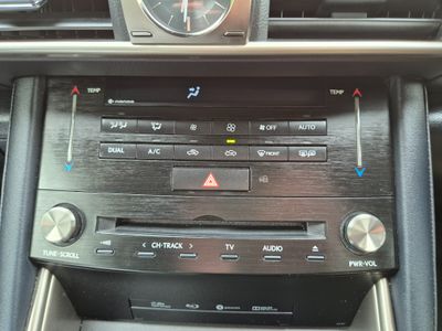2017 Lexus IS 300h
