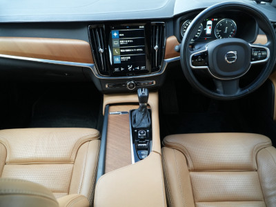2021 Volvo V90