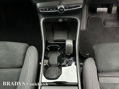 2025 Volvo EX40