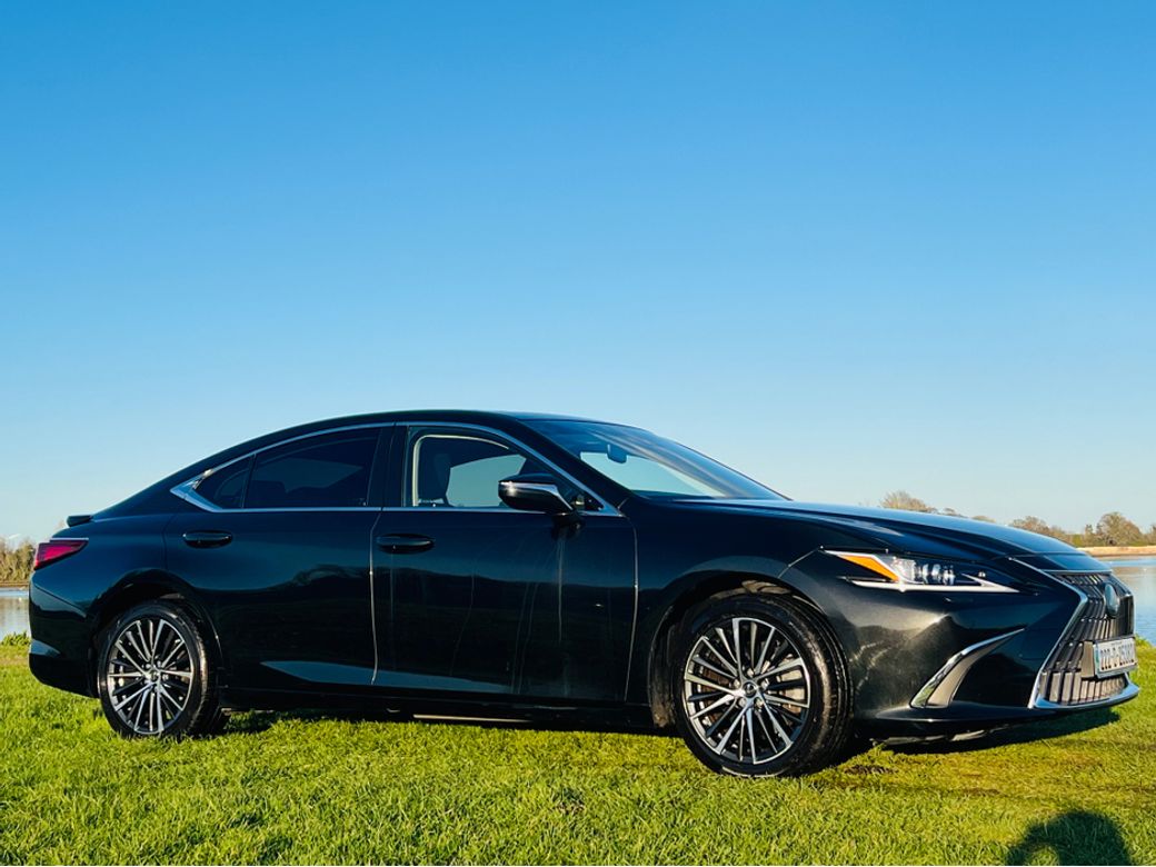 2022 Lexus ES 300h