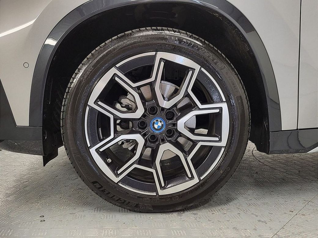 2025 BMW iX1