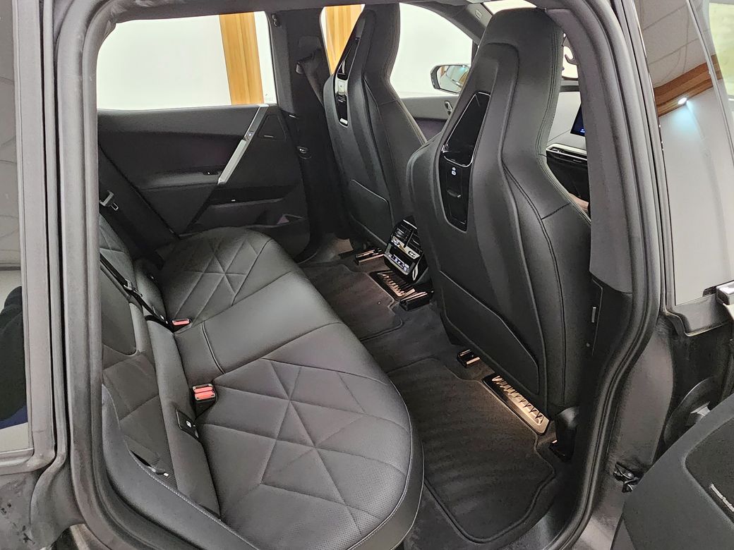 2025 BMW iX