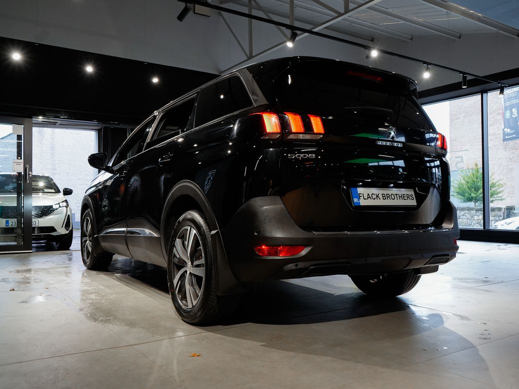2023 Peugeot 5008