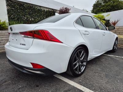 2017 Lexus IS 300h