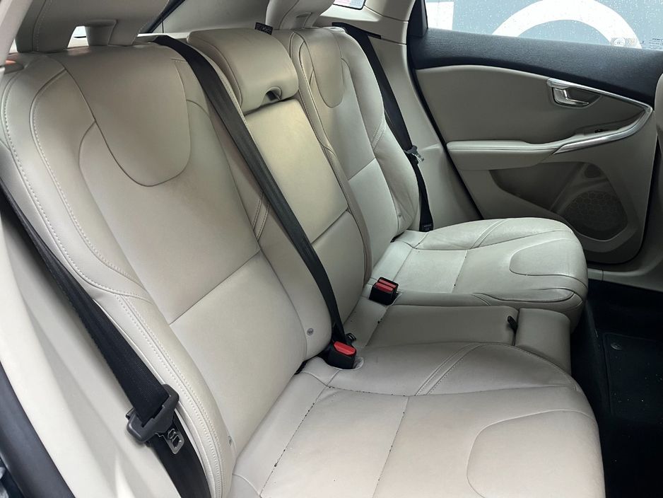 2019 Volvo V40