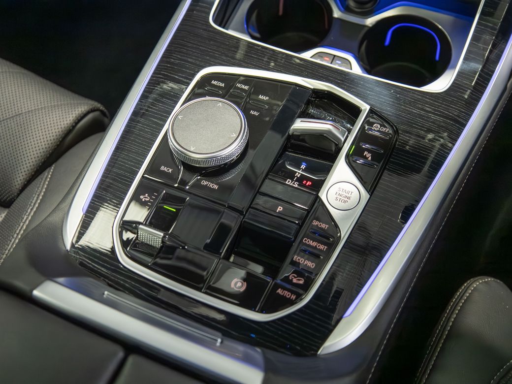 2023 BMW X7