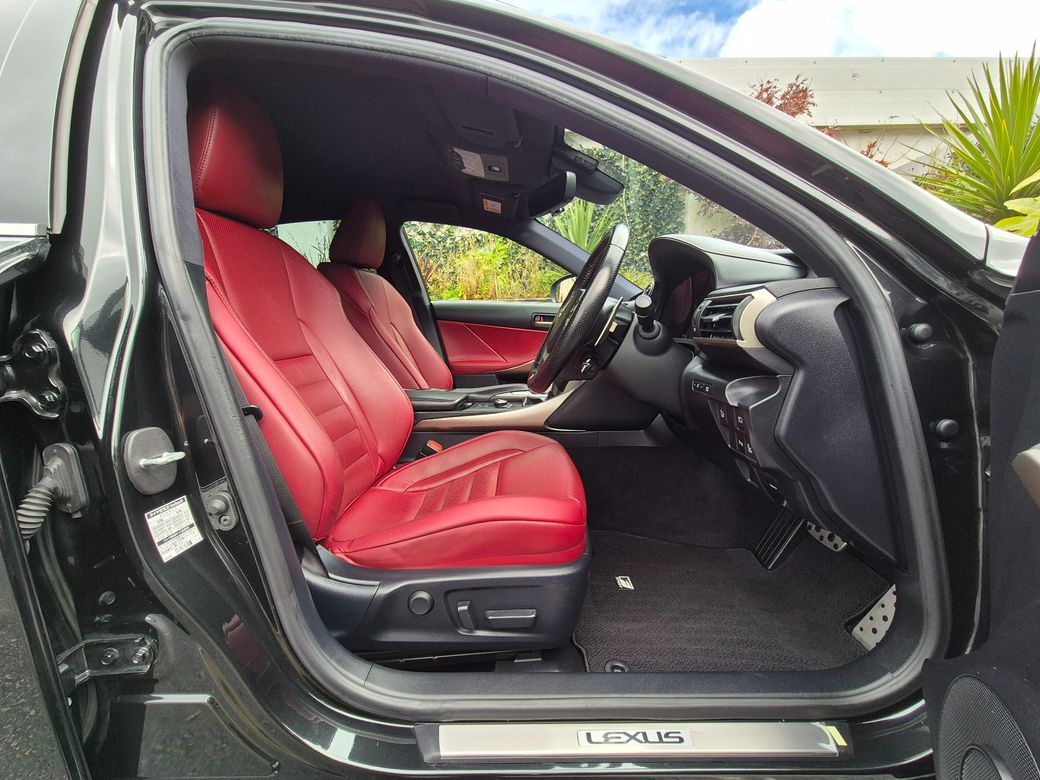 2020 Lexus IS 300h