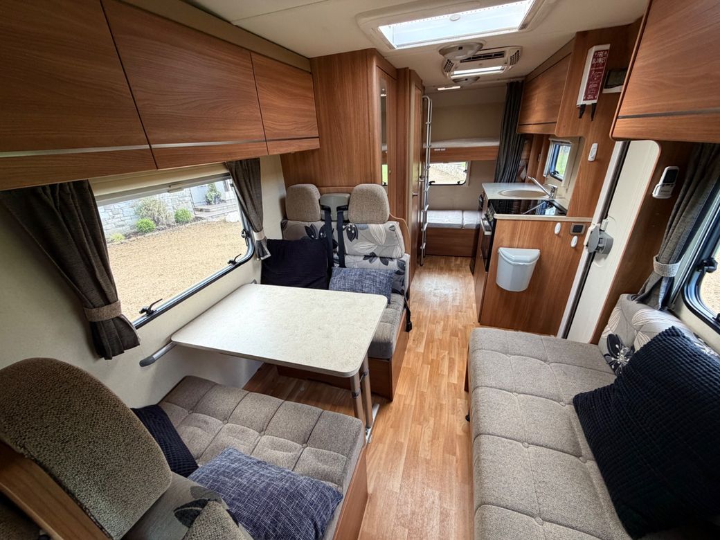 2013 SWIFT ESCAPE 696 R.H.D 