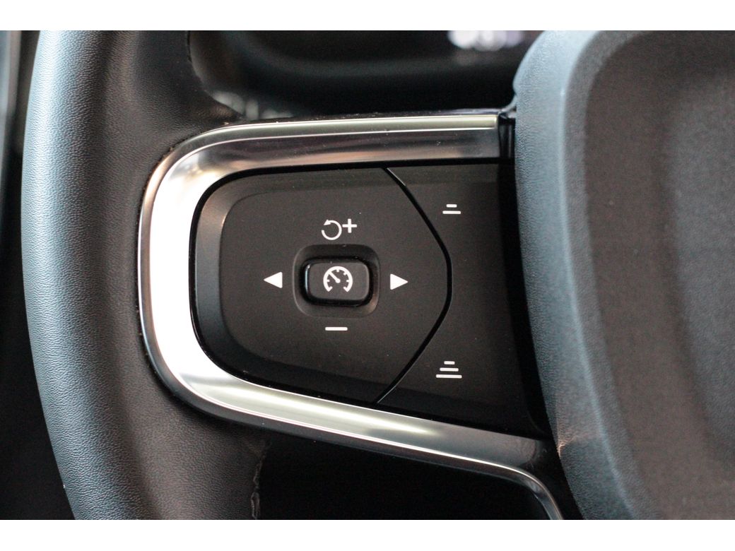 2022 Volvo XC40