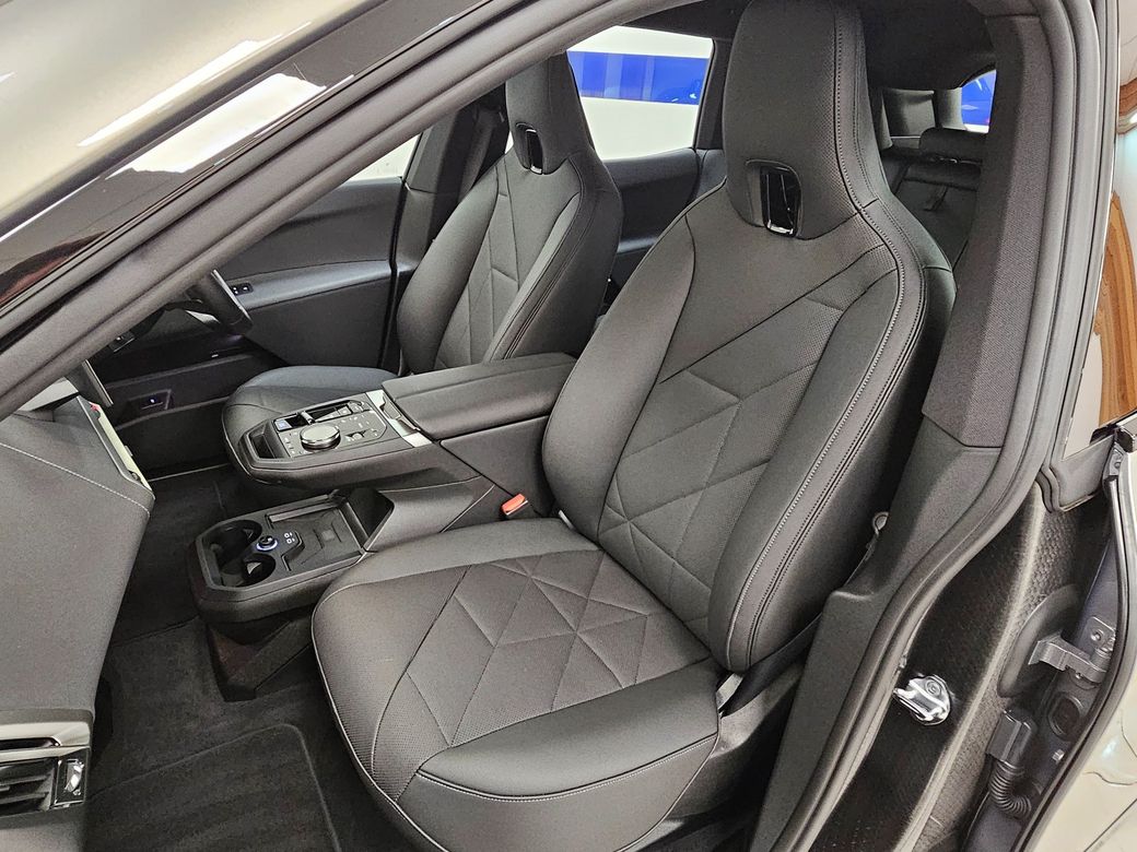 2025 BMW iX