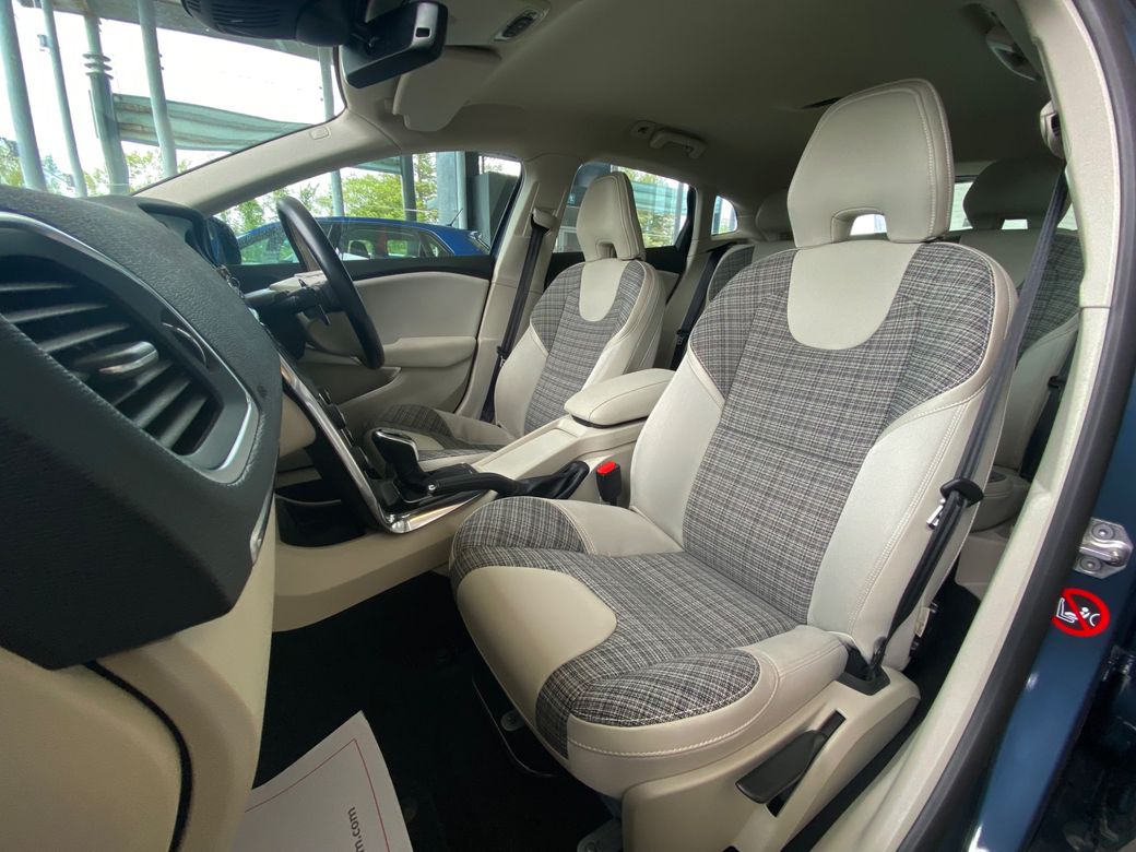 2016 Volvo V40