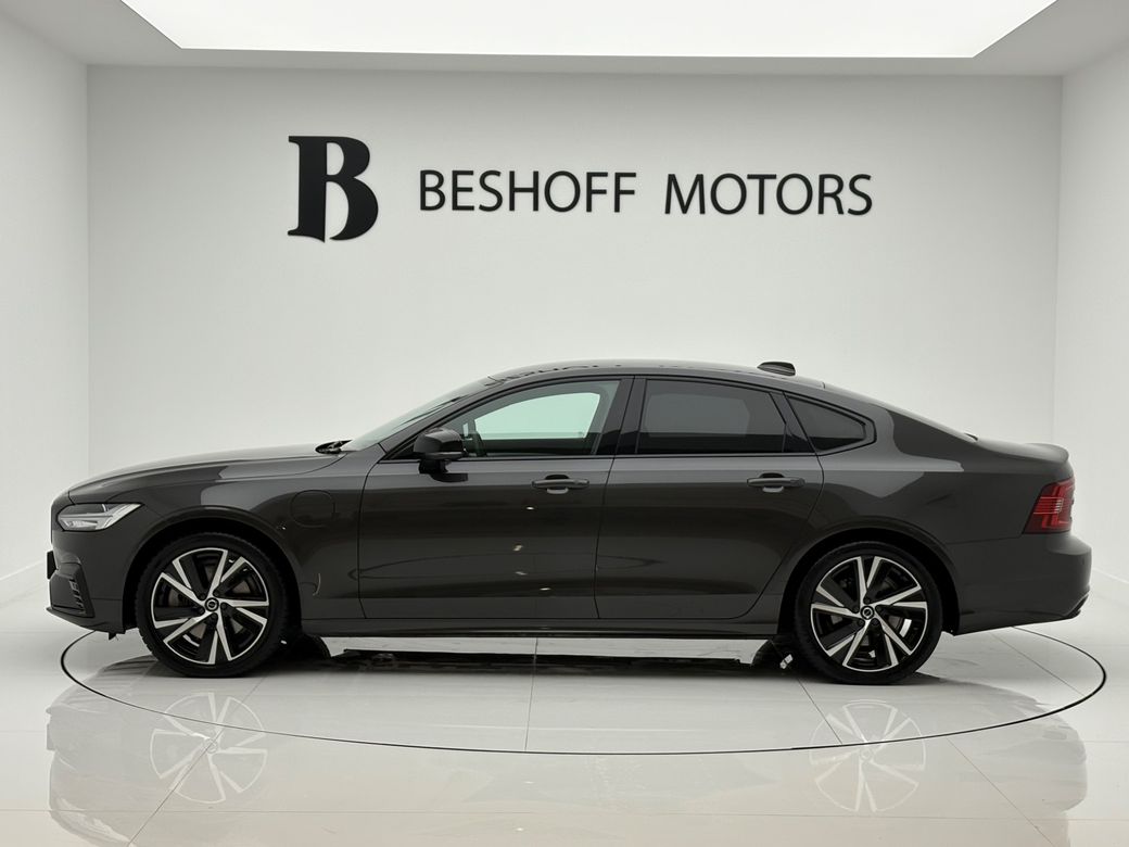 2022 Volvo S90
