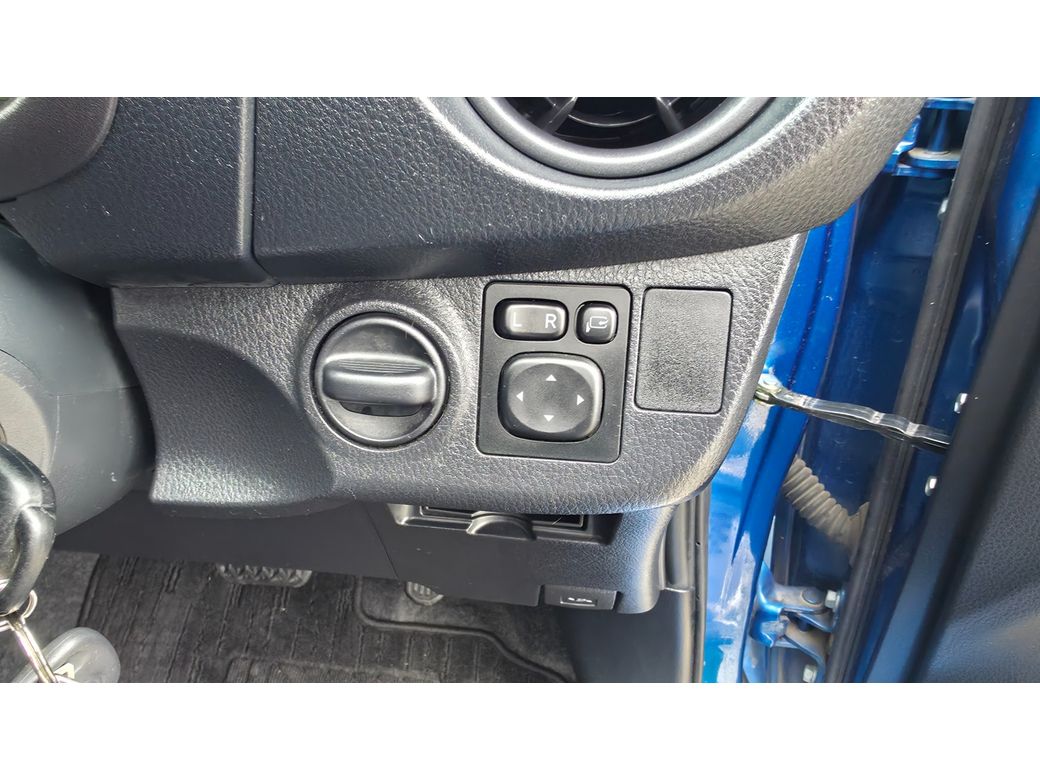 2017 Toyota Vitz