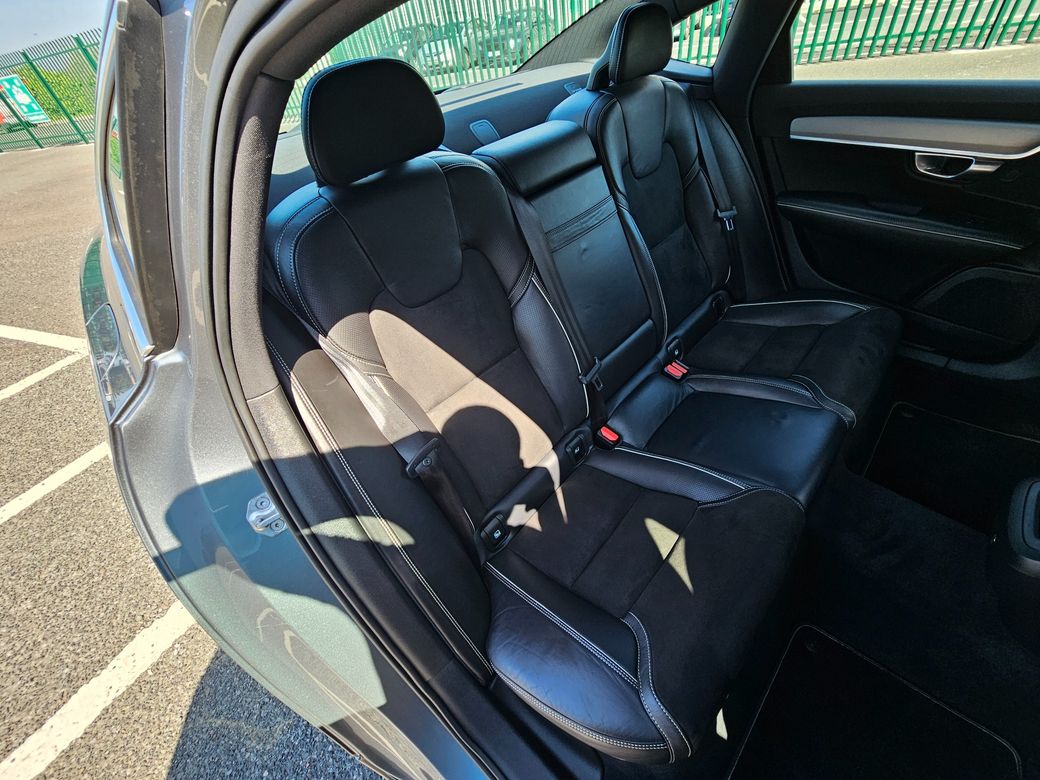 2017 Volvo S90