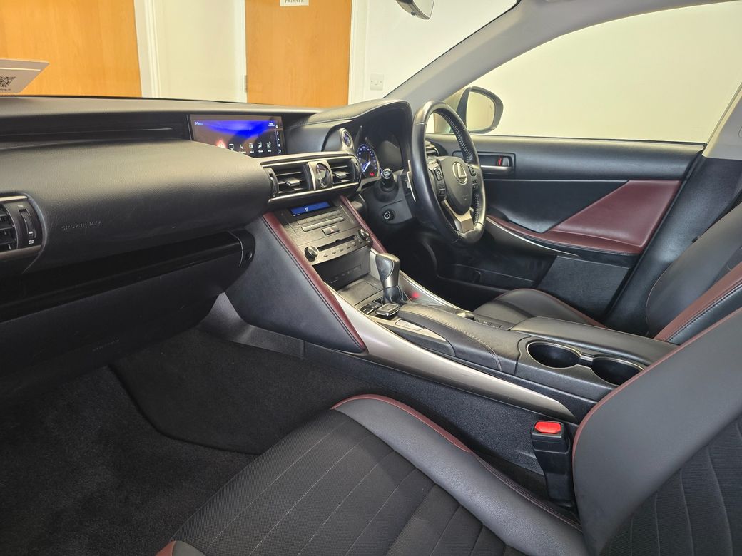 2019 Lexus IS 300h