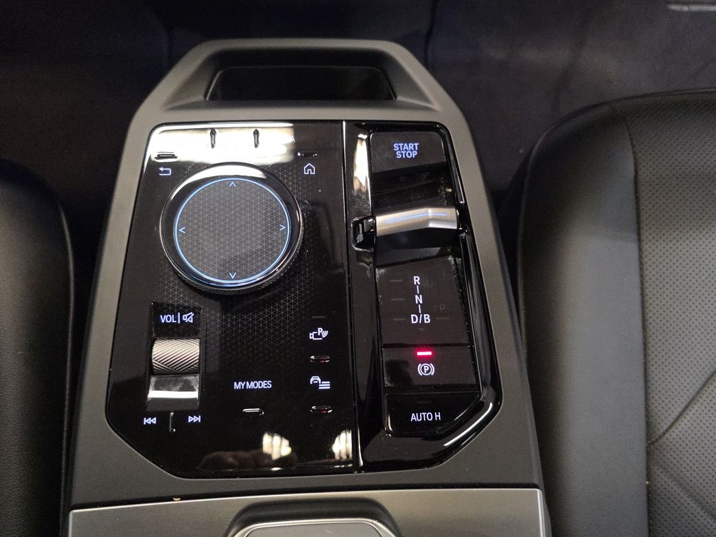 2025 BMW iX