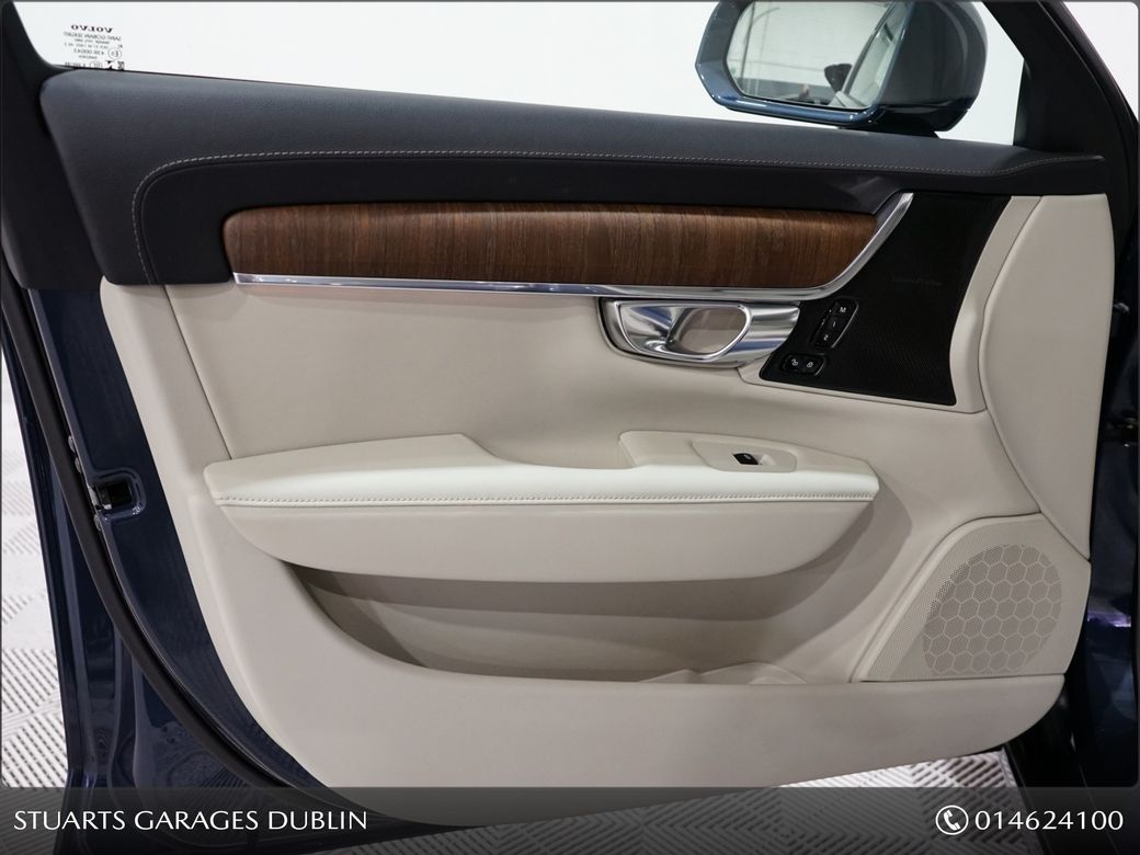 2021 Volvo V90
