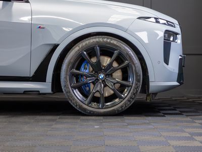 2023 BMW X7