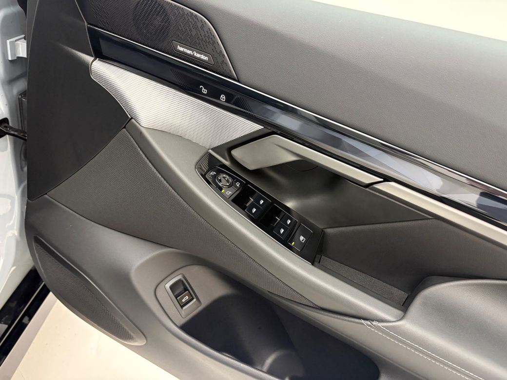 2025 BMW i5