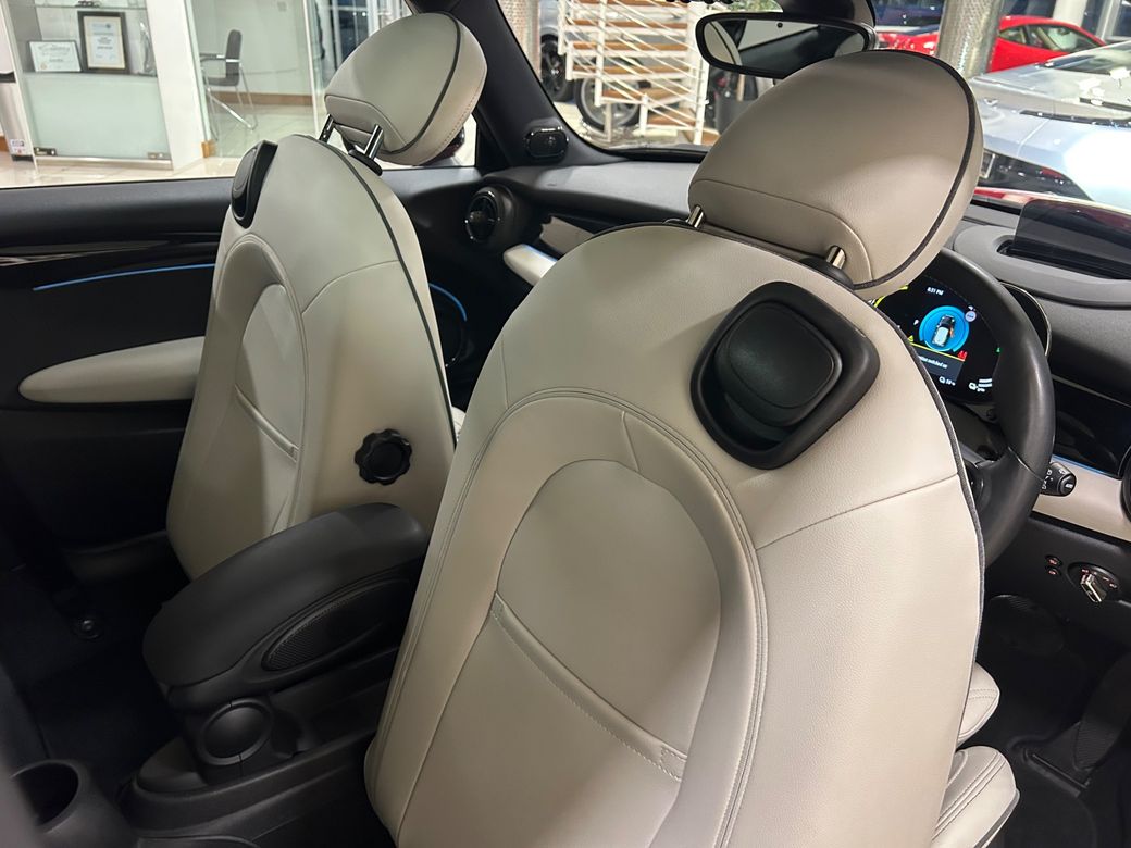 2022 Mini Hatch