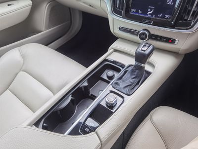 2017 Volvo S90