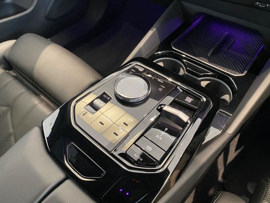 2024 BMW 530