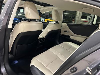 2023 Lexus ES 300h