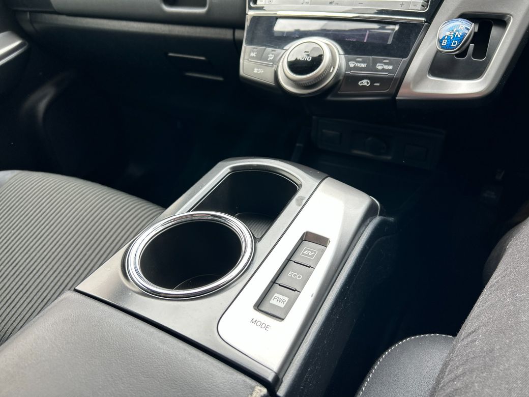 2016 Toyota Prius Alpha