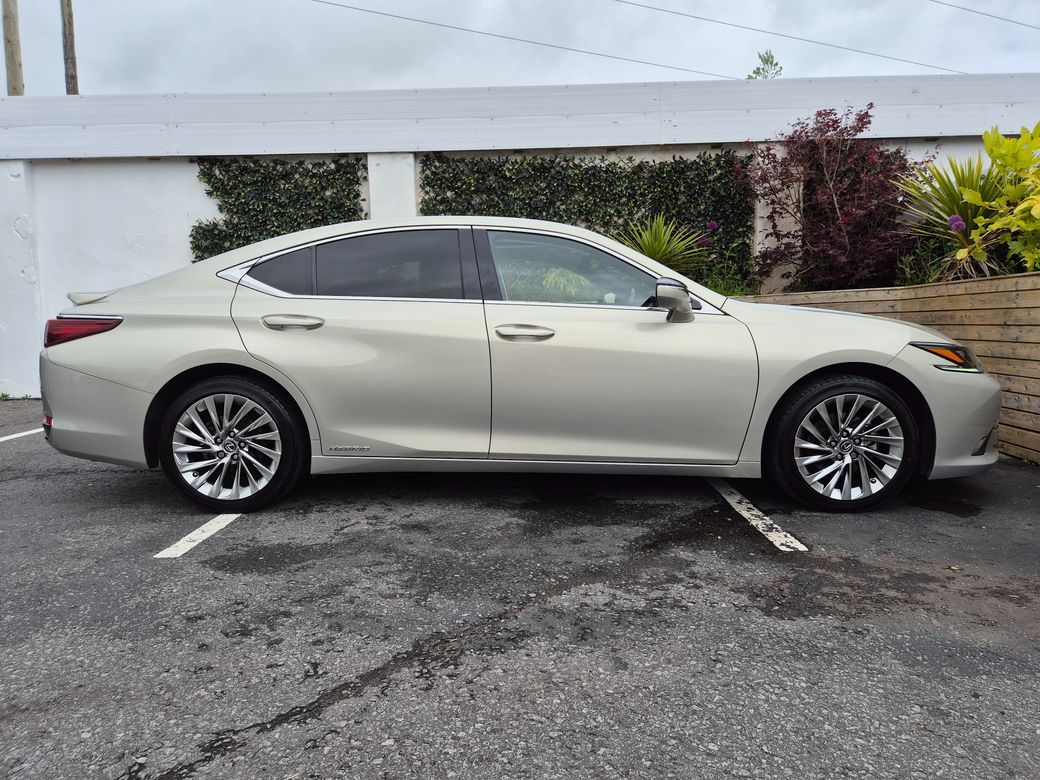 2021 Lexus ES 300h