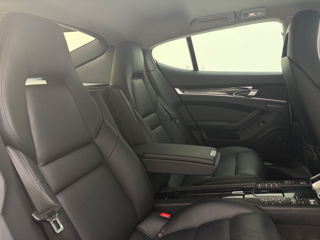 2016 Porsche Panamera