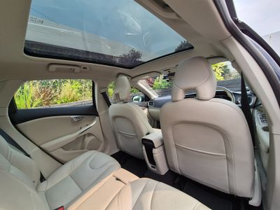 2020 Volvo V40
