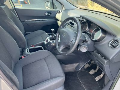 2012 Peugeot 5008