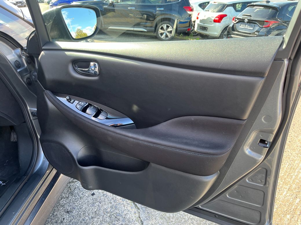 2024 Nissan Leaf